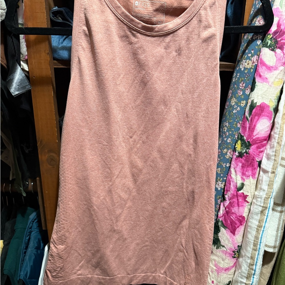 Underscrub figs tank top